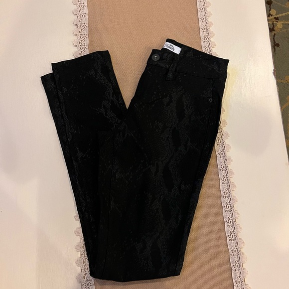 Snakeskin Print Skinny Pants - Picture 2 of 12